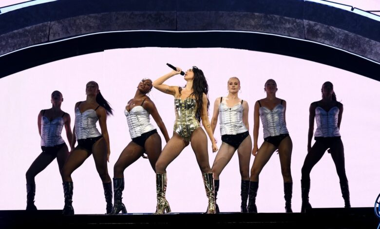 Stage, Adult, Female